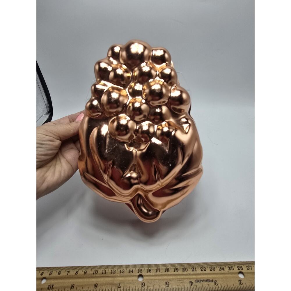 Wear-Ever Vintage Copper Grape Cluster 6 Cup Jello Mold